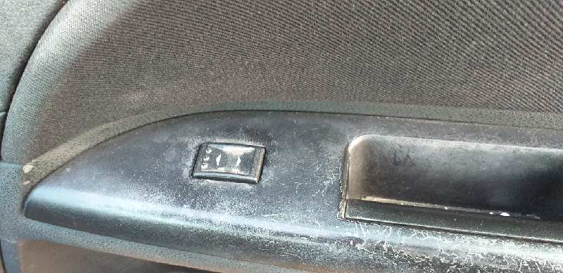 ELEVALUNAS DELANTERO DERECHO