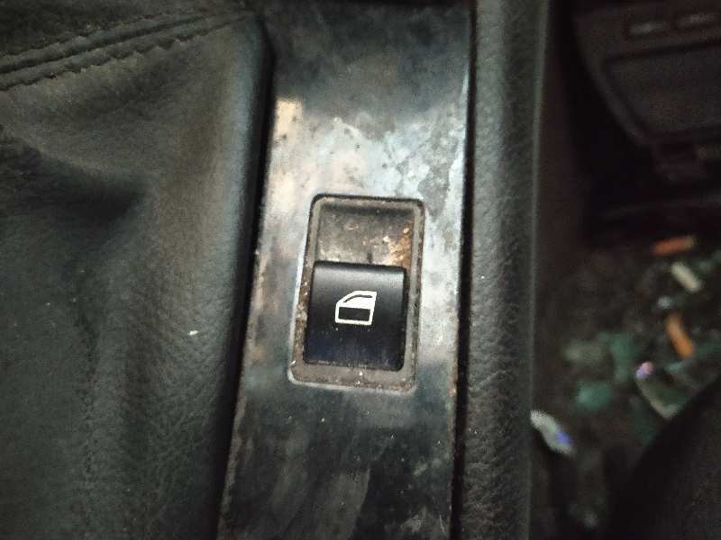 MANDO ELEVALUNAS DELANTERO DERECHO