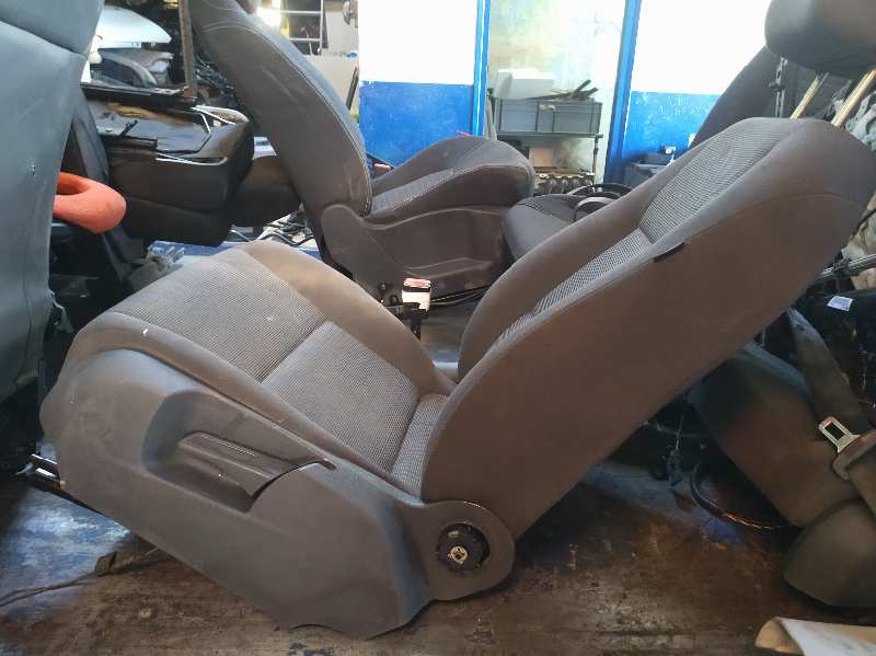 ASIENTO DELANTERO IZQUIERDO