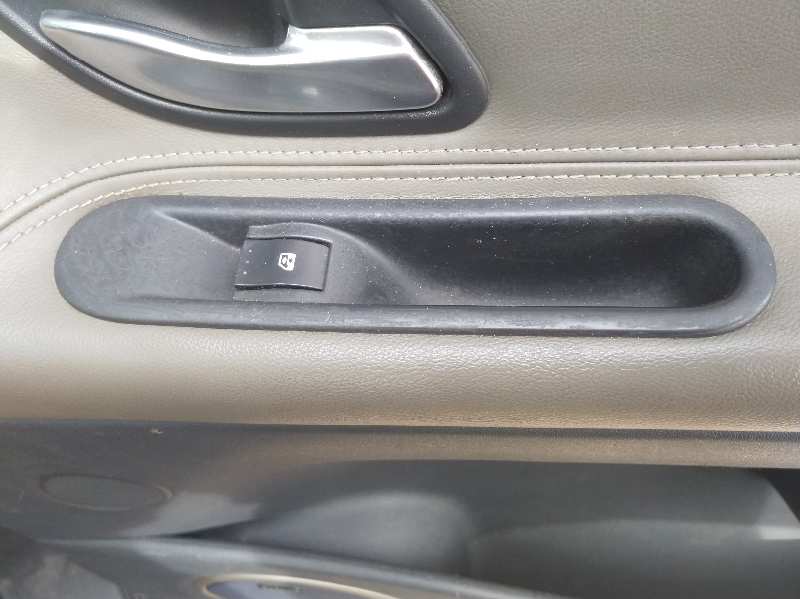 MANDO ELEVALUNAS DELANTERO DERECHO