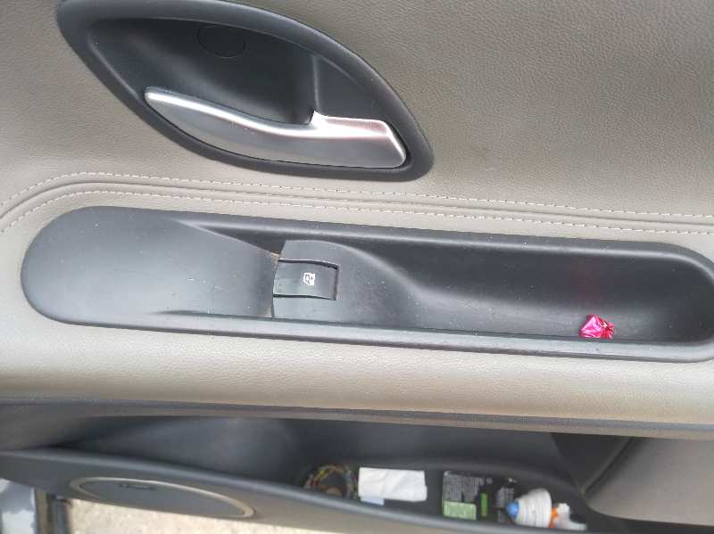 MANDO ELEVALUNAS DELANTERO DERECHO