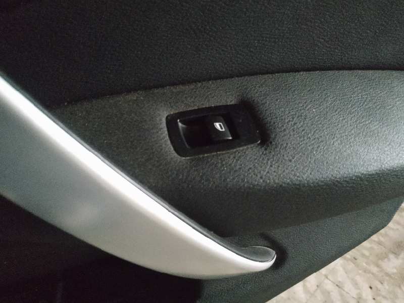 MANDO ELEVALUNAS TRASERO DERECHO