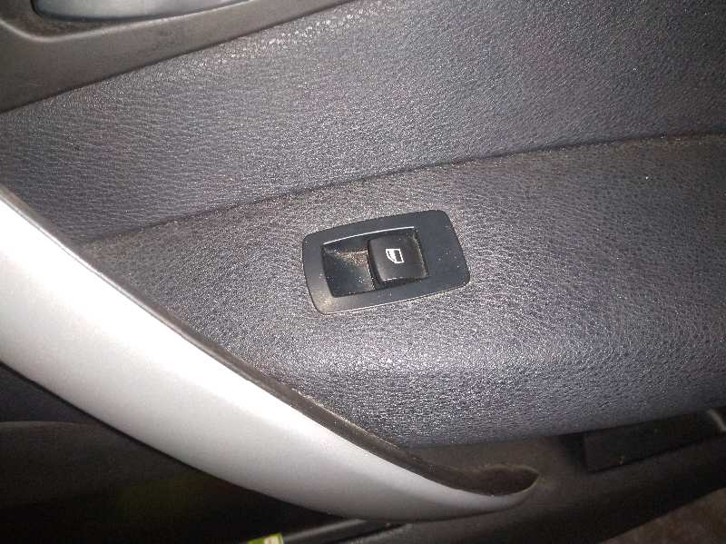 MANDO ELEVALUNAS DELANTERO DERECHO