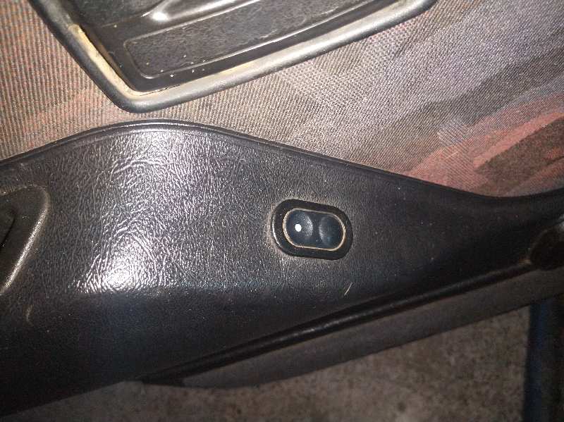 MANDO ELEVALUNAS DELANTERO DERECHO