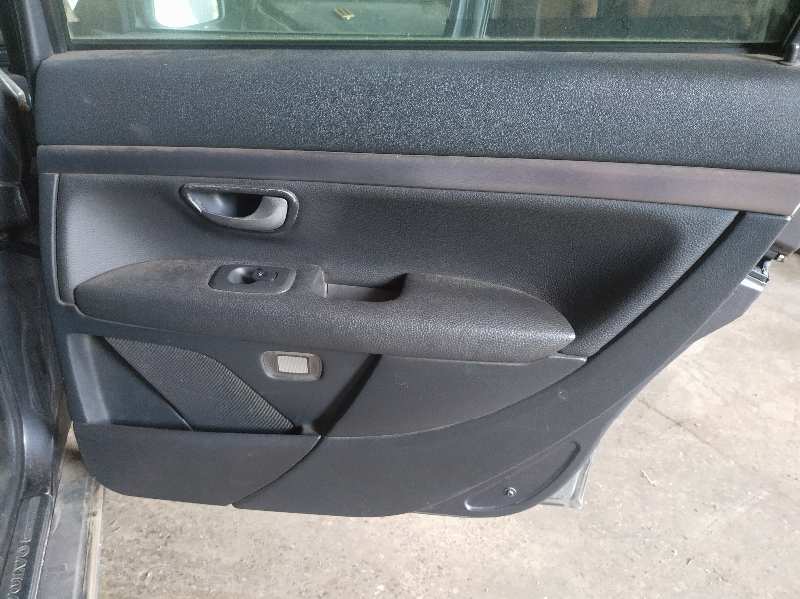 GUARNECIDO PUERTA TRASERA DERECHA