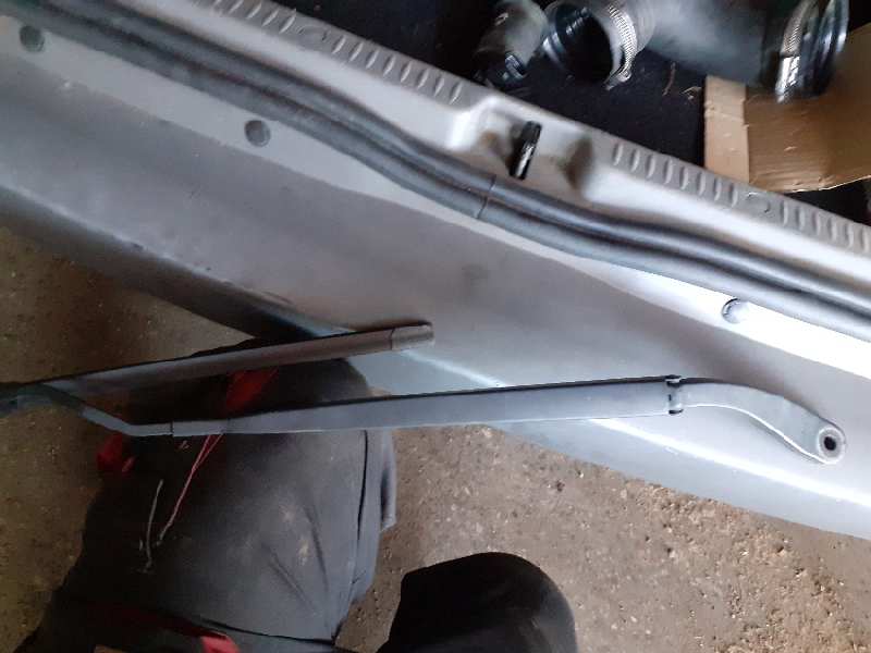 BRAZO LIMPIA DELANTERO IZQUIERDO