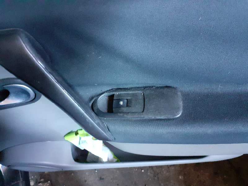 MANDO ELEVALUNAS DELANTERO DERECHO