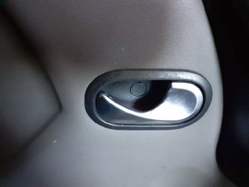 MANETA INTERIOR DELANTERA DERECHA