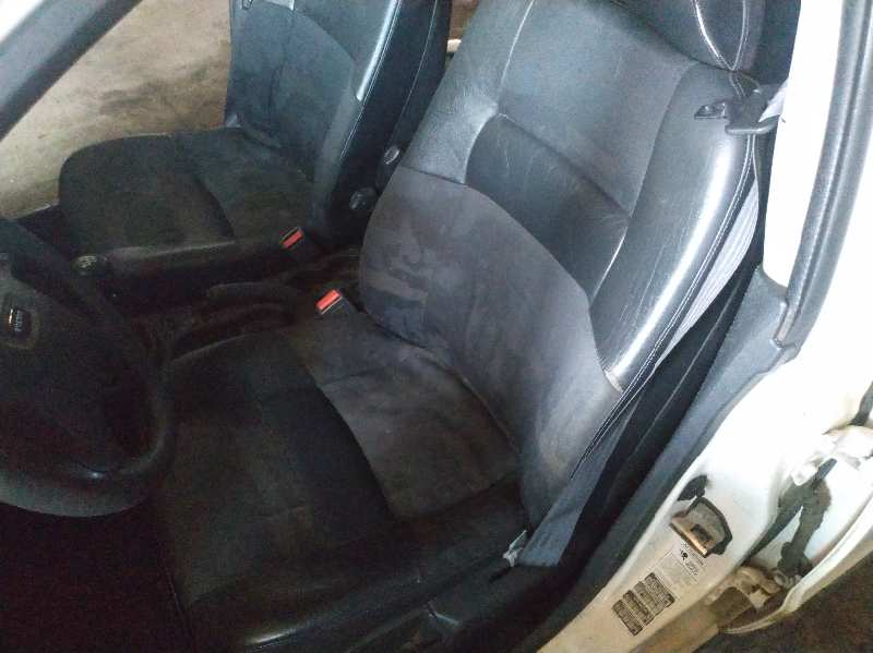ASIENTO DELANTERO IZQUIERDO