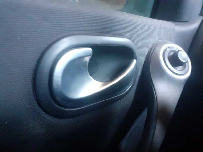 MANETA INTERIOR DELANTERA IZQUIERDA