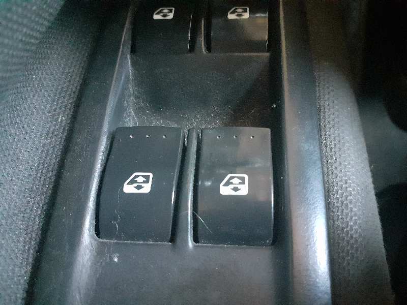 ELEVALUNAS DELANTERO IZQUIERDO