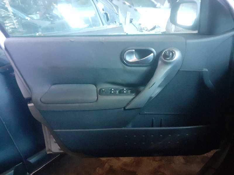 GUARNECIDO PUERTA DELANTERA IZQUIERDA