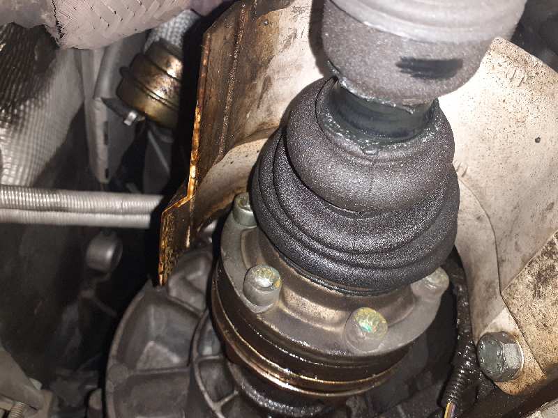 TRANSMISION DELANTERA IZQUIERDA