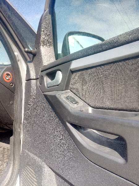 ELEVALUNAS DELANTERO DERECHO