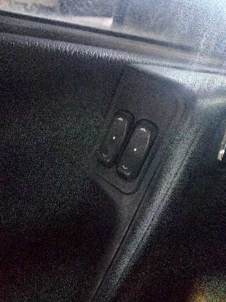 MANDO ELEVALUNAS DELANTERO IZQUIERDO 