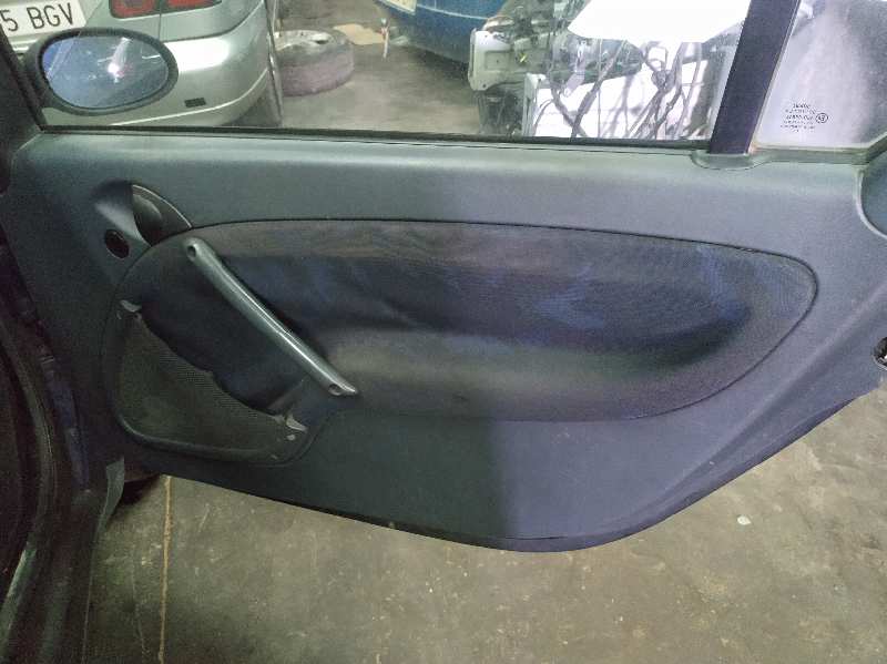 GUARNECIDO PUERTA DELANTERA DERECHA