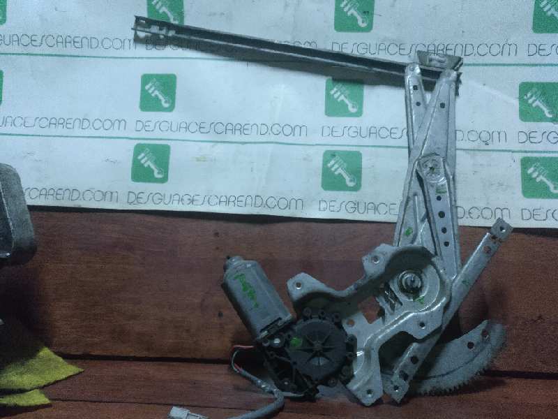 ELEVALUNAS DELANTERO DERECHO