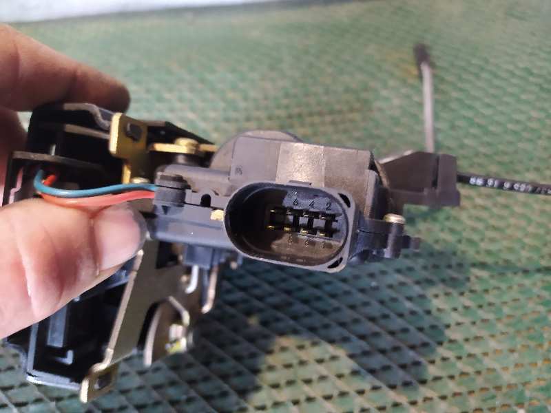 CERRADURA PUERTA DELANTERA IZQUIERDA 