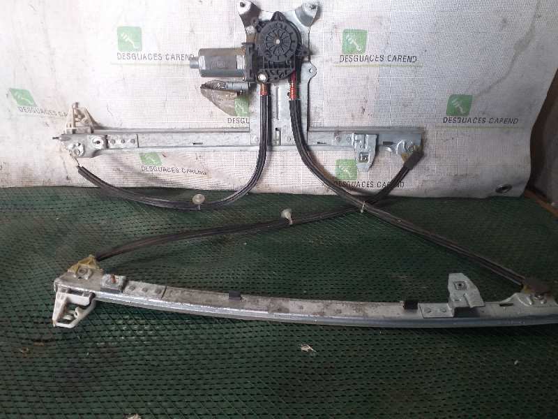 ELEVALUNAS DELANTERO DERECHO