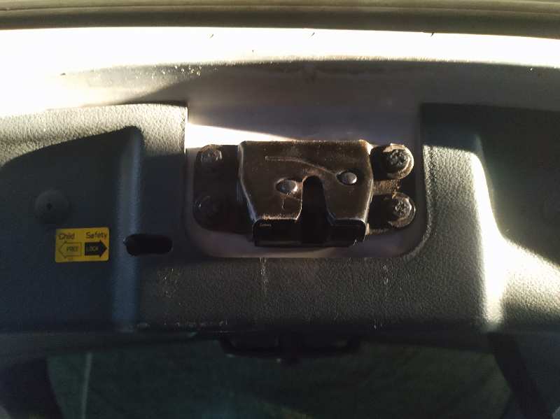 CERRADURA MALETERO / PORTON