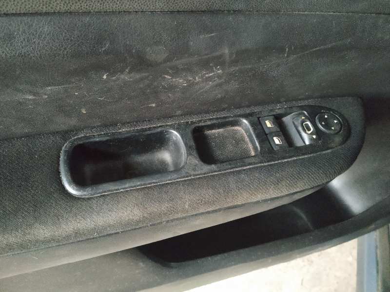 MANDO ELEVALUNAS DELANTERO IZQUIERDO 