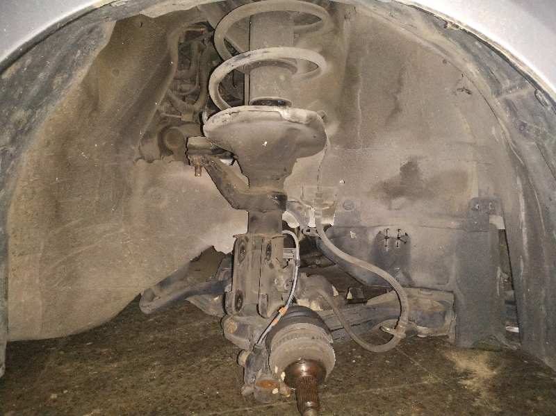 BRAZO SUSPENSION INFERIOR DELANTERO DERECHO