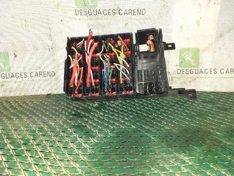 CAJA RELES / FUSIBLES