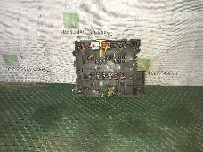 CAJA RELES / FUSIBLES