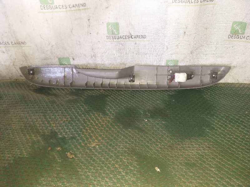 MANDO ELEVALUNAS DELANTERO DERECHO