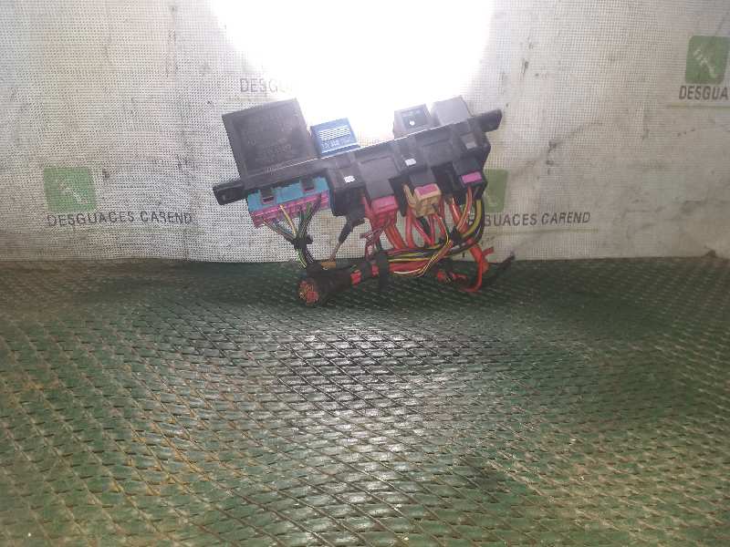 CAJA RELES / FUSIBLES