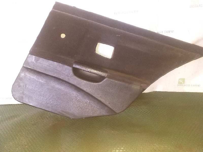 GUARNECIDO PUERTA TRASERA DERECHA