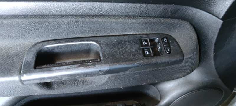 MANETA INTERIOR DELANTERA IZQUIERDA