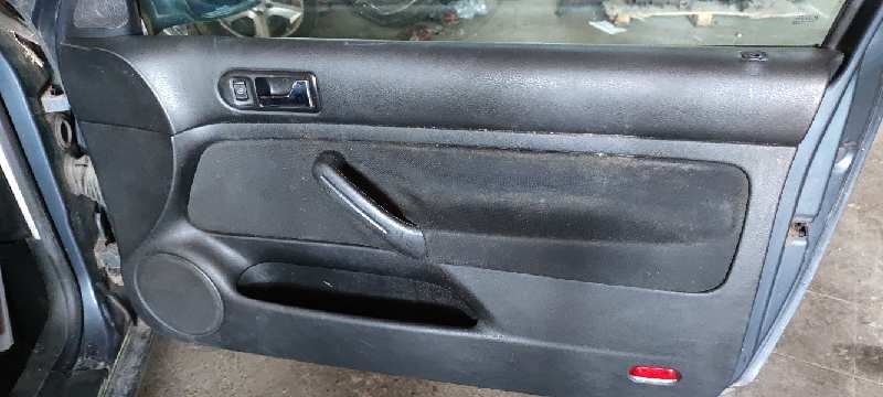 GUARNECIDO PUERTA DELANTERA DERECHA