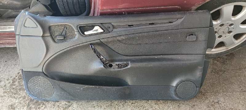 GUARNECIDO PUERTA DELANTERA DERECHA