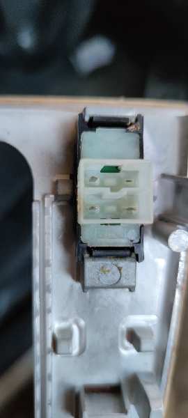 MANDO ELEVALUNAS DELANTERO IZQUIERDO 