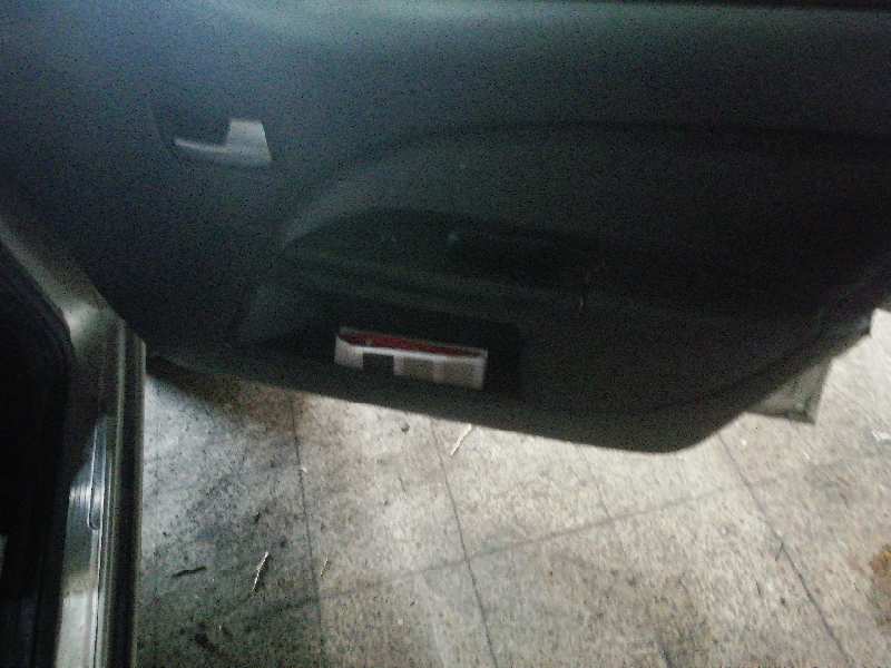 GUARNECIDO PUERTA DELANTERA DERECHA