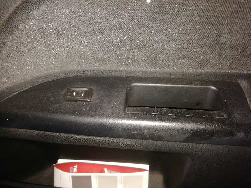 MANDO ELEVALUNAS DELANTERO DERECHO