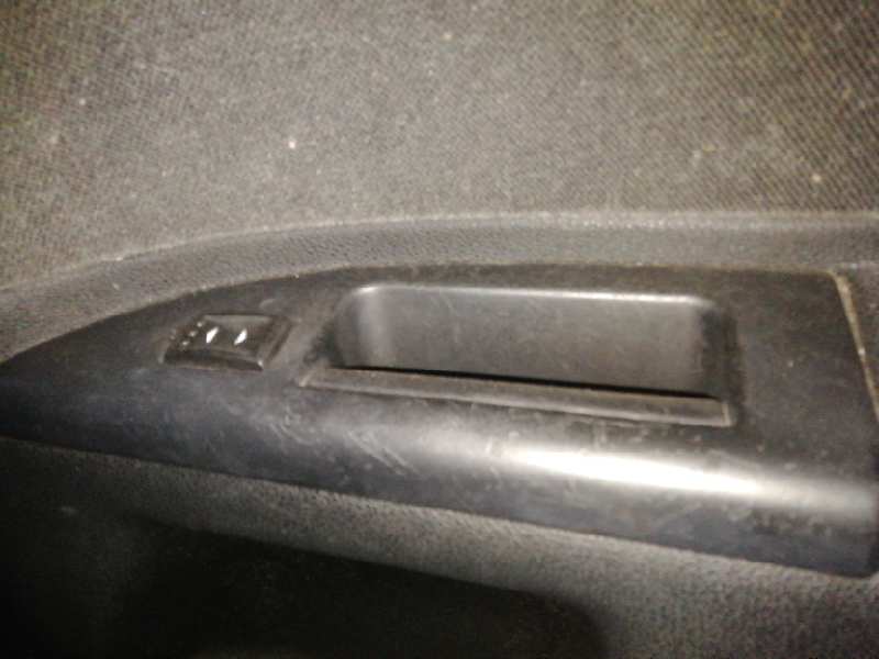 MANDO ELEVALUNAS TRASERO DERECHO