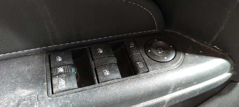 MANDO ELEVALUNAS DELANTERO IZQUIERDO 