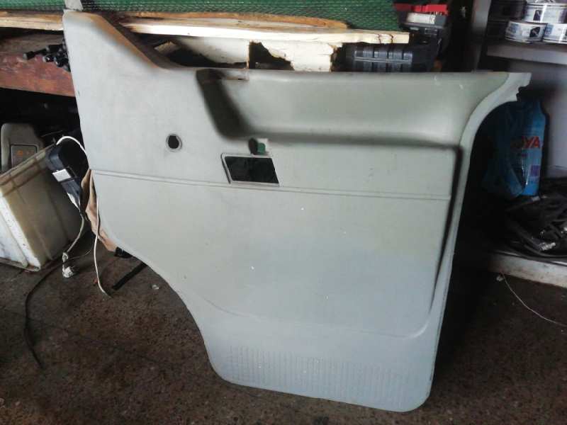 GUARNECIDO PUERTA DELANTERA DERECHA