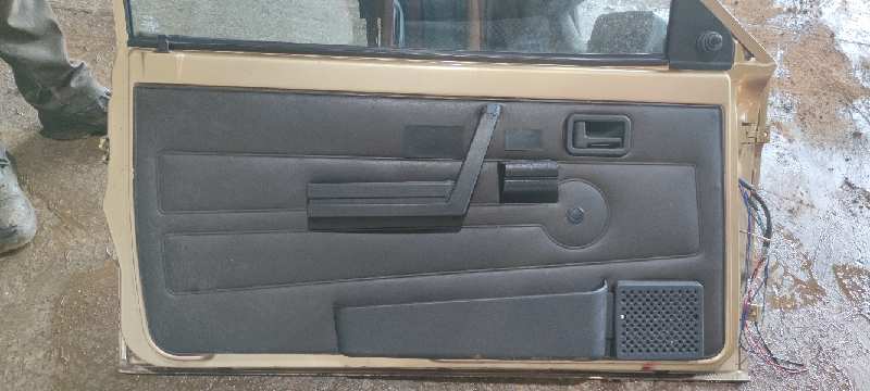 GUARNECIDO PUERTA DELANTERA IZQUIERDA