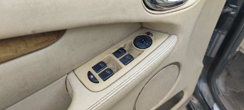 ELEVALUNAS DELANTERO IZQUIERDO