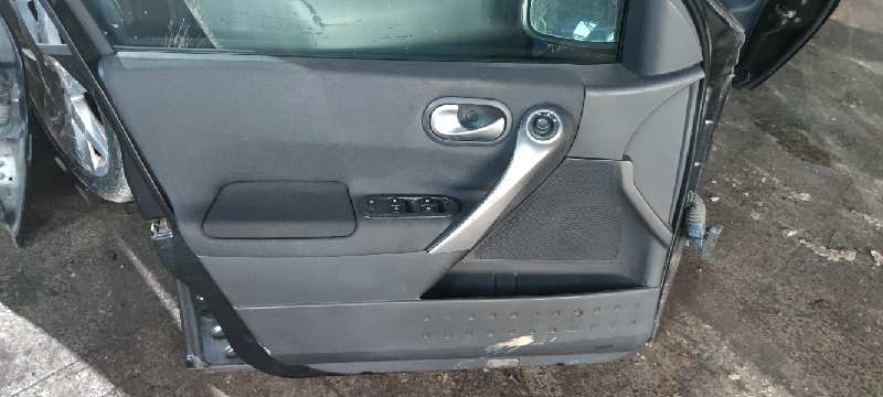 GUARNECIDO PUERTA DELANTERA IZQUIERDA