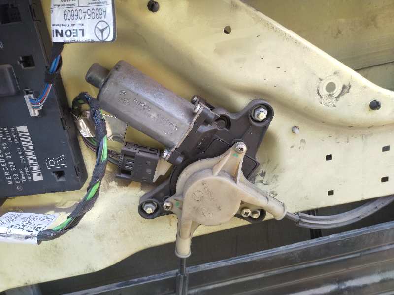 ELEVALUNAS DELANTERO DERECHO