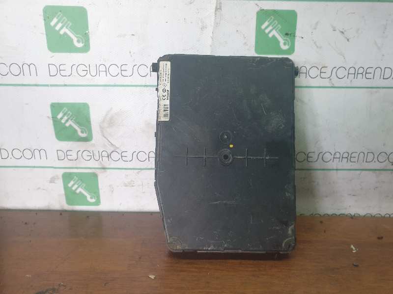 CAJA RELES / FUSIBLES