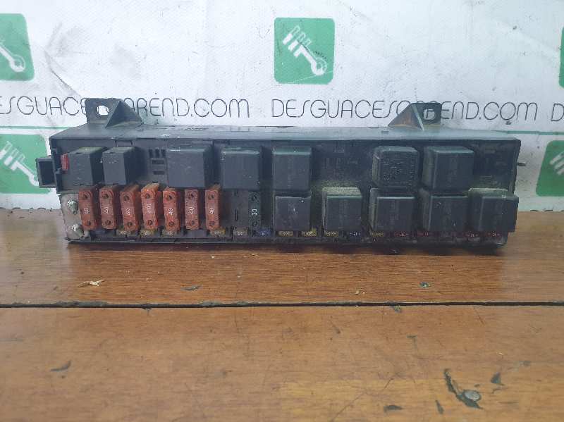 CAJA RELES / FUSIBLES