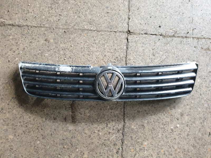 REJILLA DELANTERA VOLKSWAGEN PASSAT BERLINA (3B2)