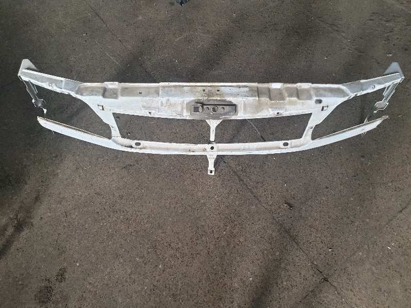 REJILLA DELANTERA MERCEDES MB 100 D CAJA CERRADA / COMBI