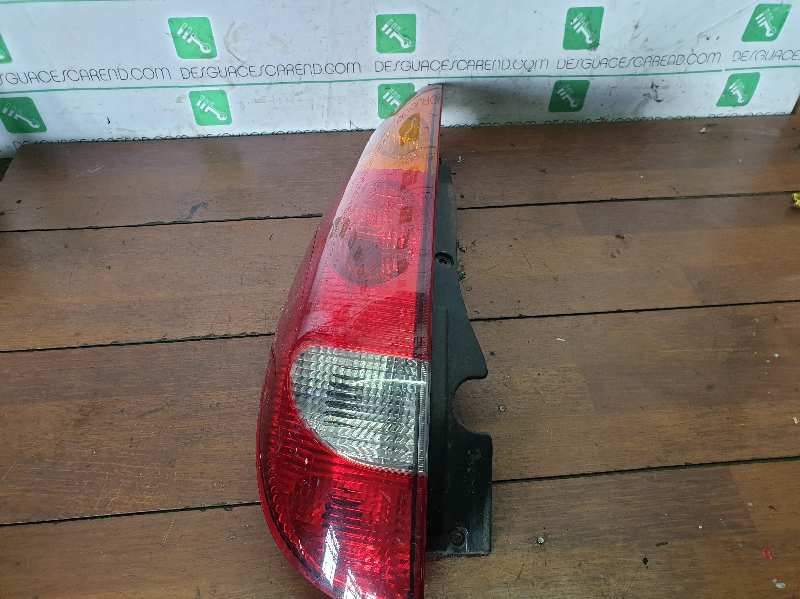 PILOTO TRASERO IZQUIERDO NISSAN ALMERA TINO (V10M)