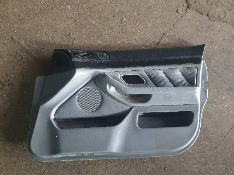 GUARNECIDO PUERTA DELANTERA DERECHA